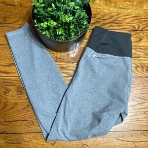 𝅺womens Fabletics High Waistband  Workout Tight Leggings M?